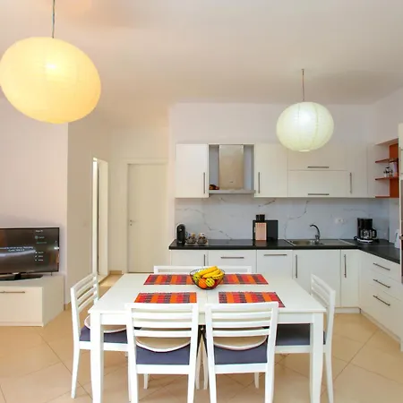 Apartment In Lungomare 085 Vlore