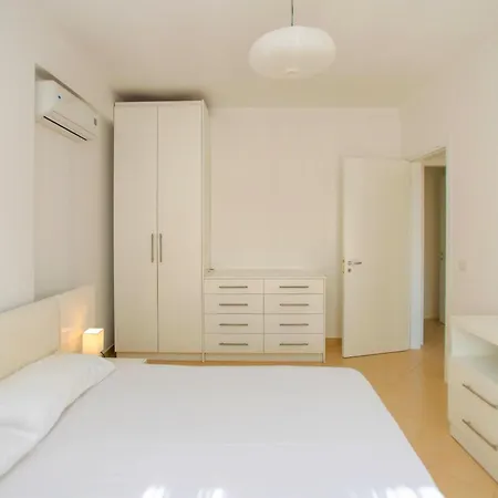 Apartment In Lungomare 085 Vlore